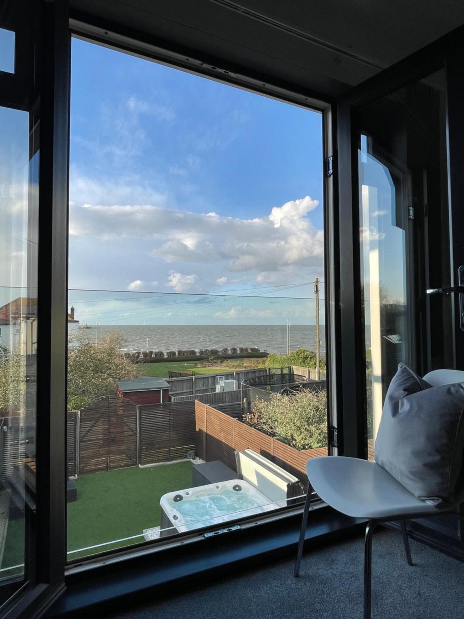 Broadway Beach Home With Hot Tub خليج هيرن المظهر الخارجي الصورة