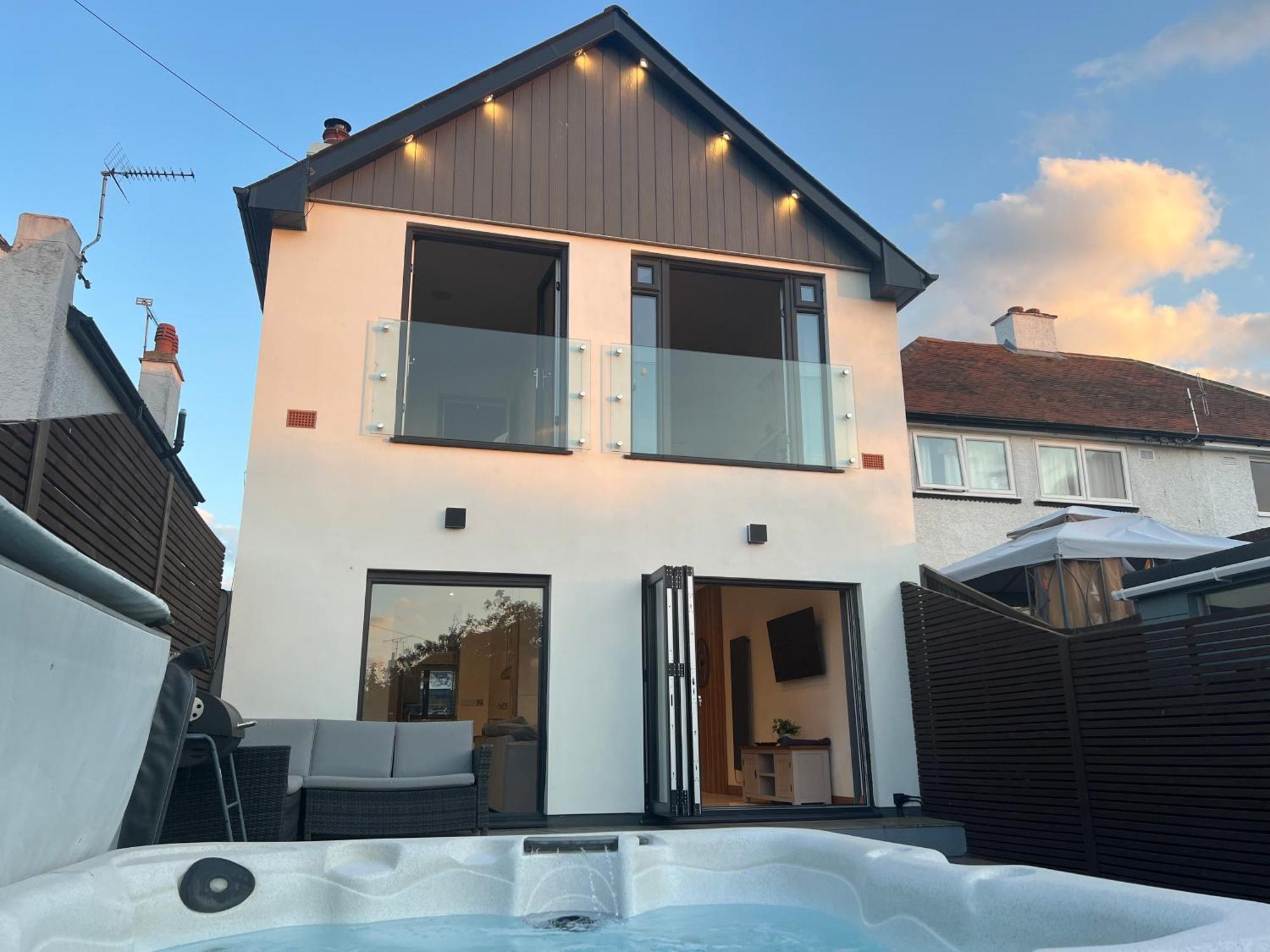 Broadway Beach Home With Hot Tub خليج هيرن المظهر الخارجي الصورة