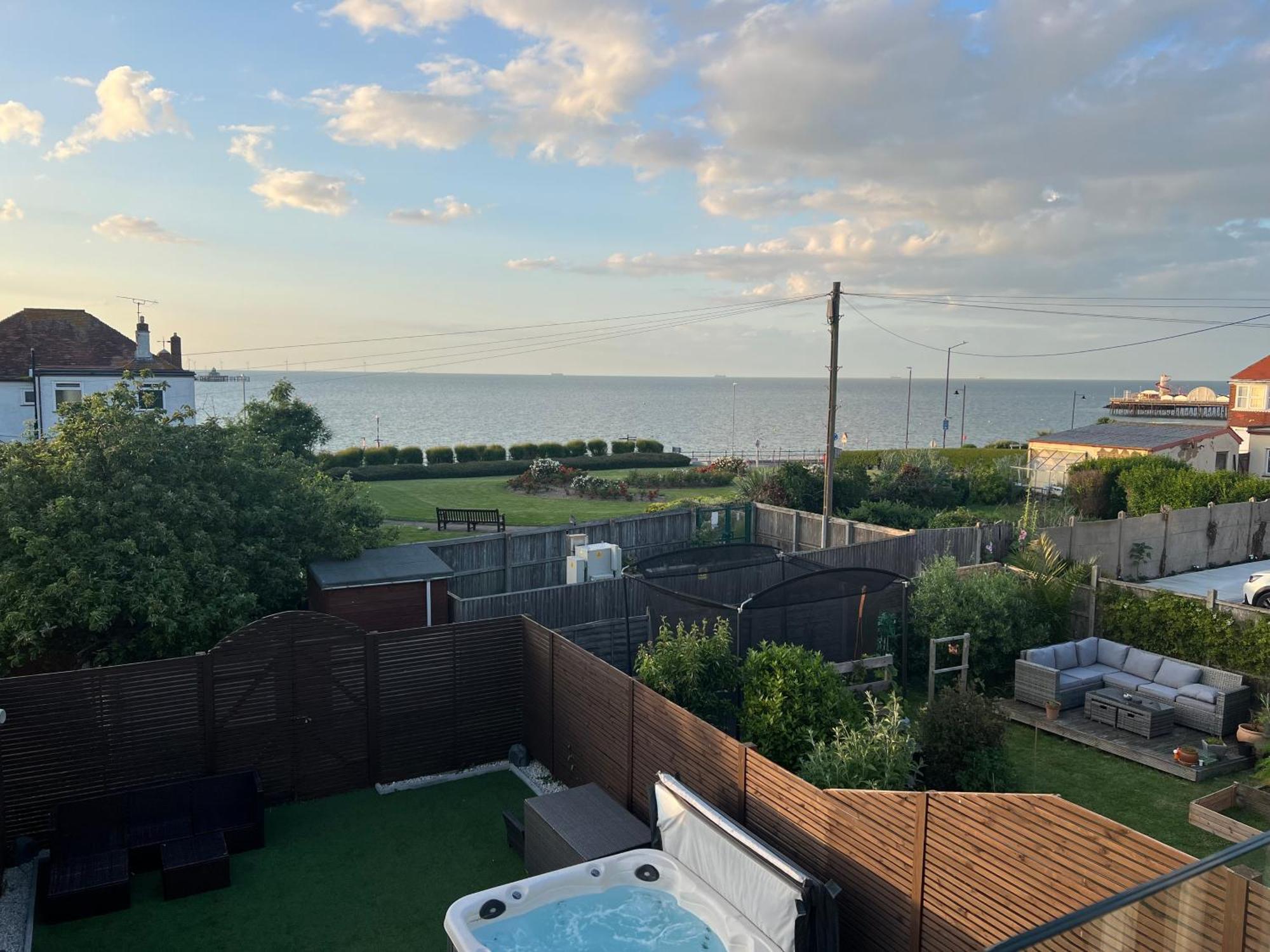 Broadway Beach Home With Hot Tub خليج هيرن المظهر الخارجي الصورة