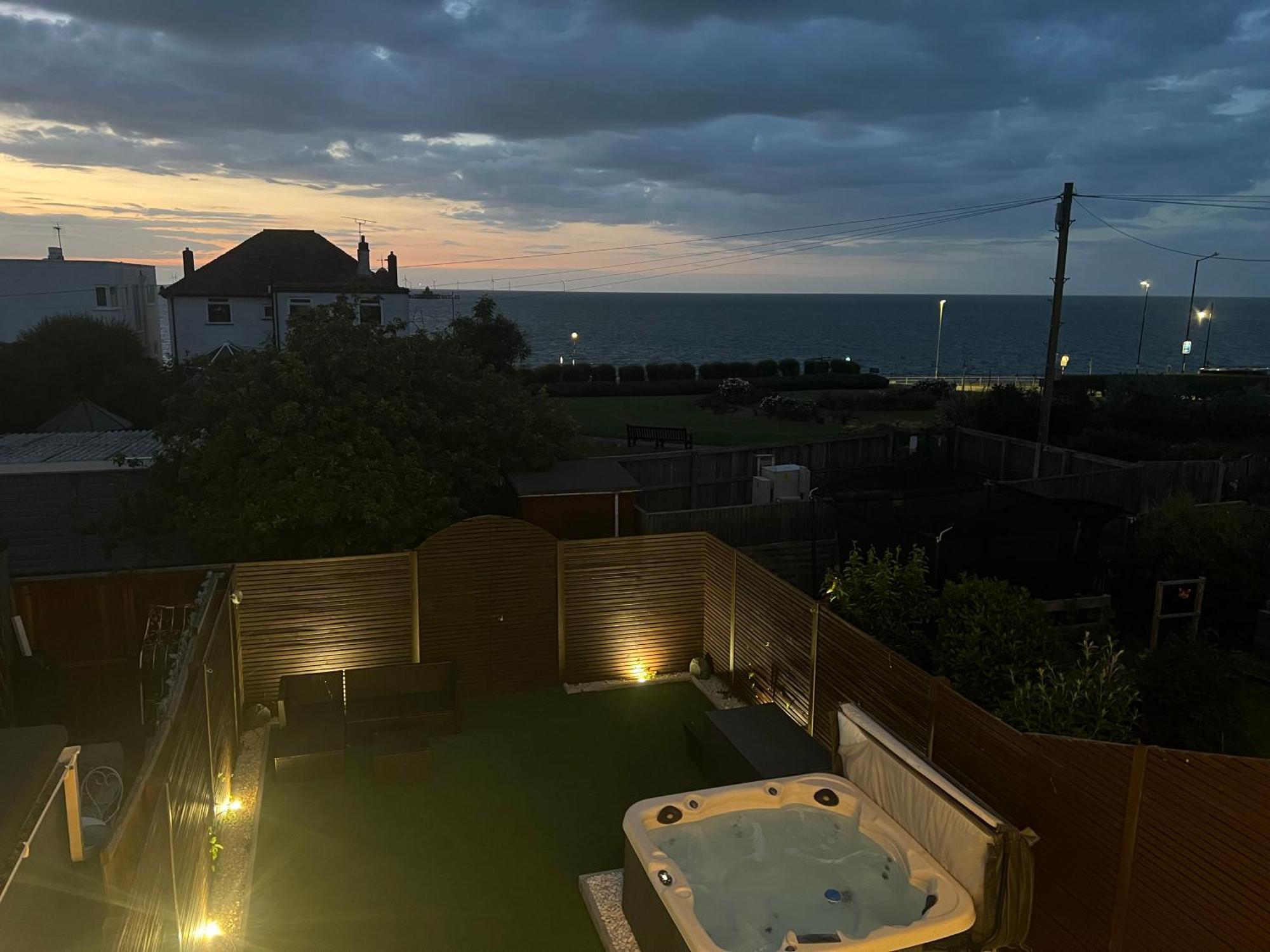 Broadway Beach Home With Hot Tub خليج هيرن المظهر الخارجي الصورة