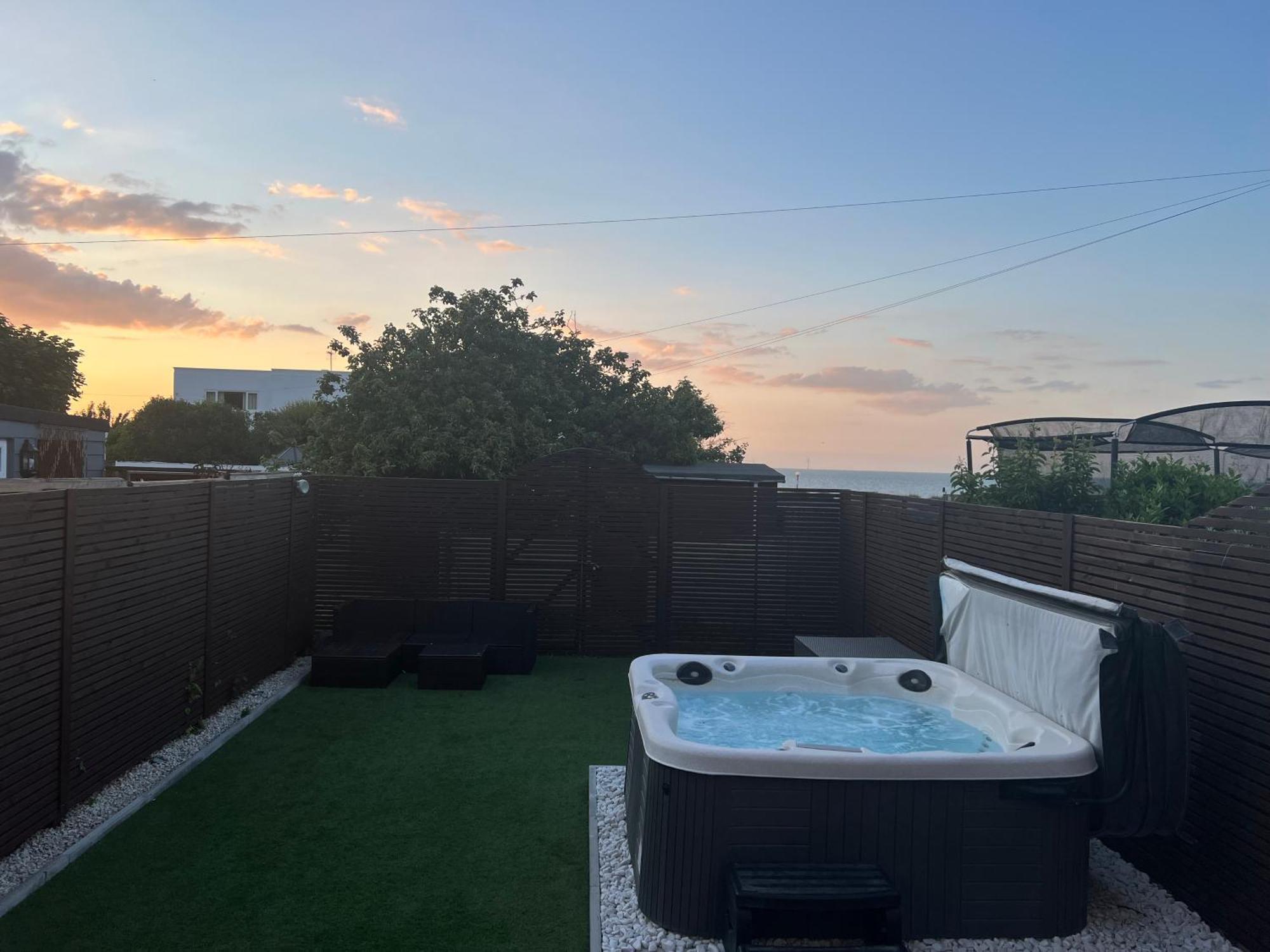 Broadway Beach Home With Hot Tub خليج هيرن المظهر الخارجي الصورة